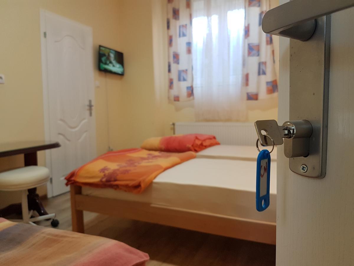 Hostel Beko Valjevo Quarto foto
